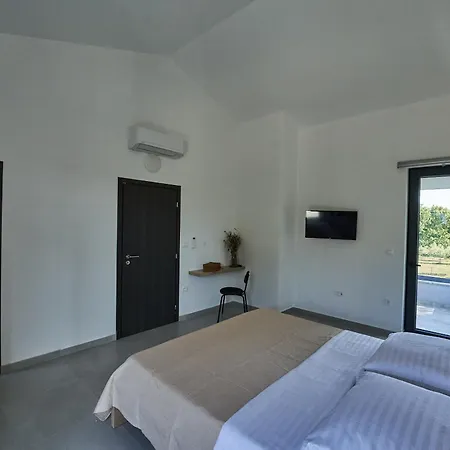 Barbara In For 6 People With Private Pool & Only 1 Km From ヴィラ