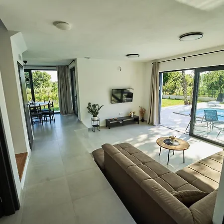 Barbara In For 6 People With Private Pool & Only 1 Km From *