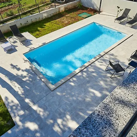Barbara In For 6 People With Private Pool & Only 1 Km From Vila