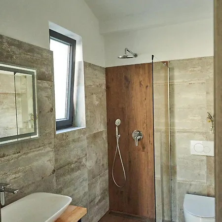 Barbara In For 6 People With Private Pool & Only 1 Km From Porec