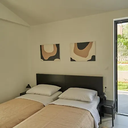 Barbara In For 6 People With Private Pool & Only 1 Km From Villa Porec