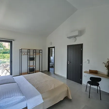 Barbara In For 6 People With Private Pool & Only 1 Km From Porec