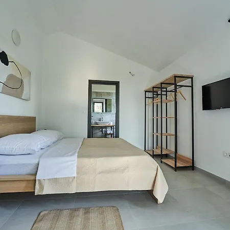 Barbara In For 6 People With Private Pool & Only 1 Km From Porec