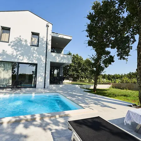 Barbara In For 6 People With Private Pool & Only 1 Km From Villa Porec