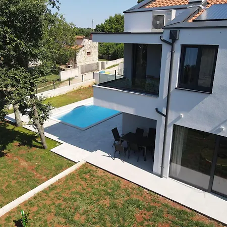 Barbara In For 6 People With Private Pool & Only 1 Km From Villa Porec