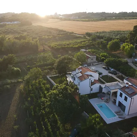 Barbara In For 6 People With Private Pool & Only 1 Km From *