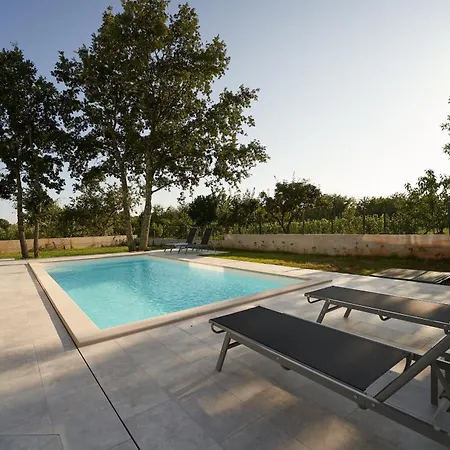 Barbara In For 6 People With Private Pool & Only 1 Km From Villa Porec